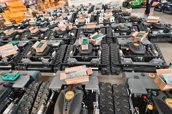 Tank-type Parallel Tracked Lawn Mower