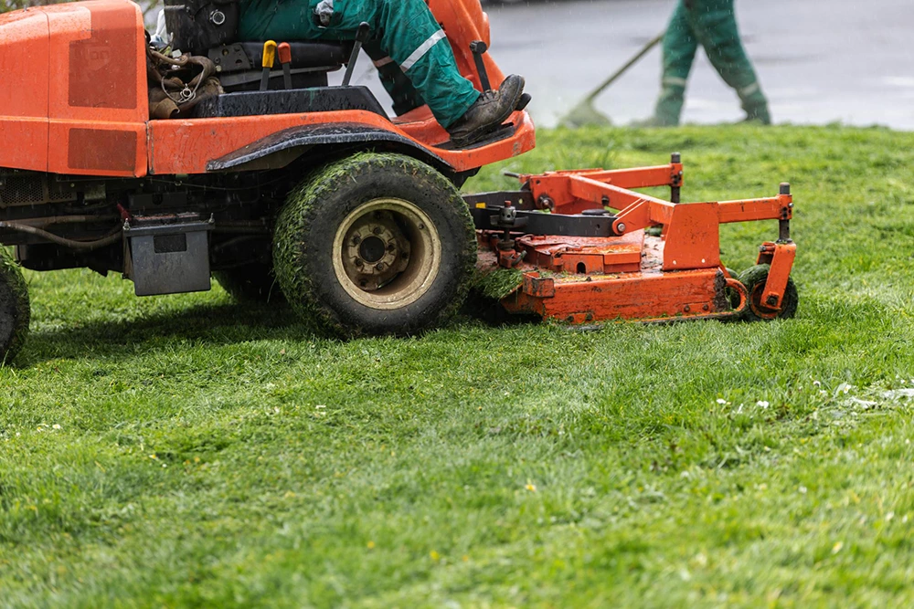 can you mow the lawn when the grass is wet on a slope terrain